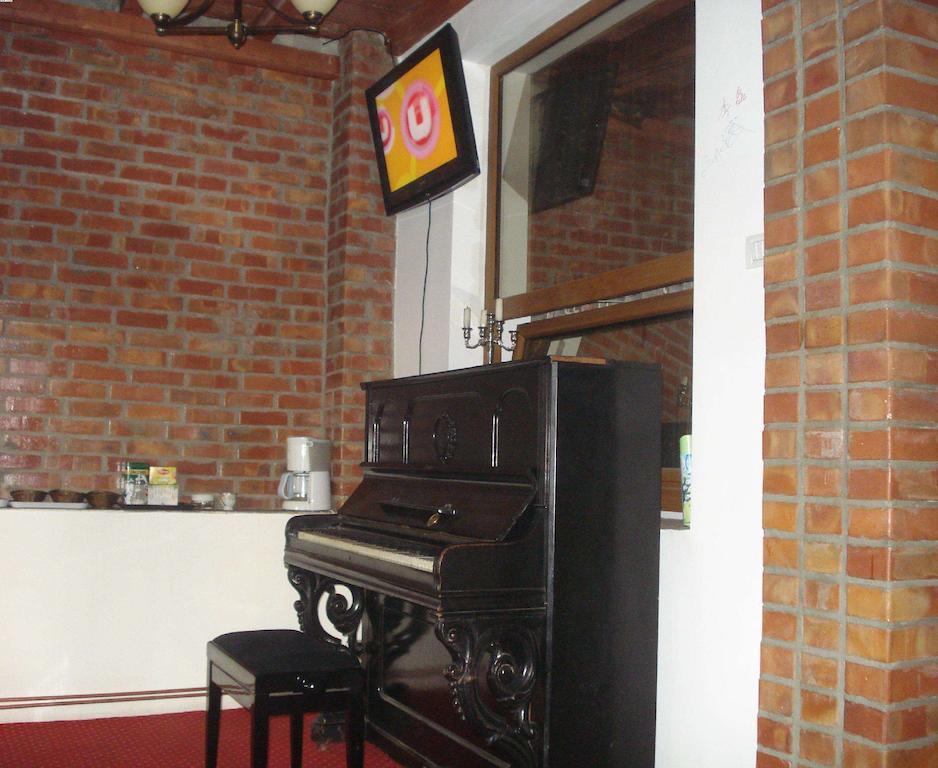 Hotel Zara Roman Buitenkant foto
