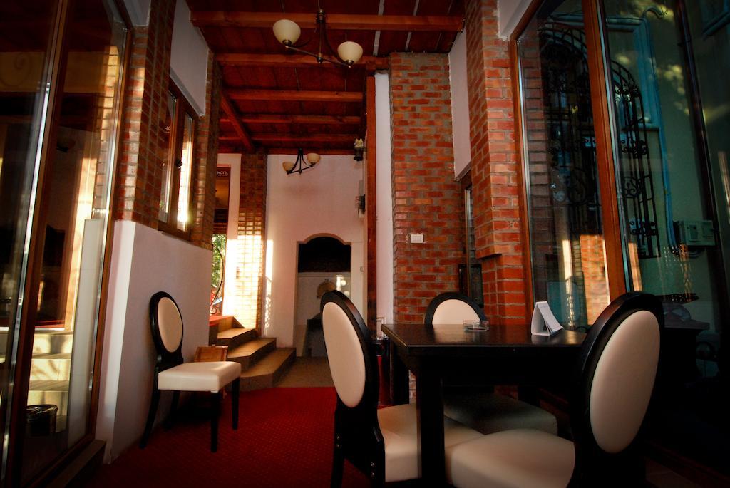 Hotel Zara Roman Buitenkant foto