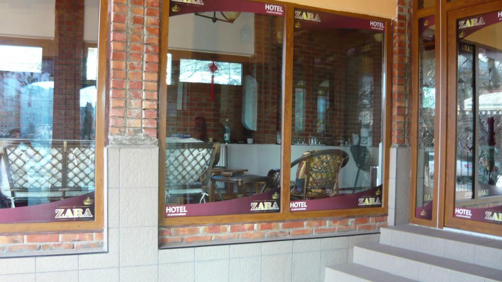 Hotel Zara Roman Buitenkant foto