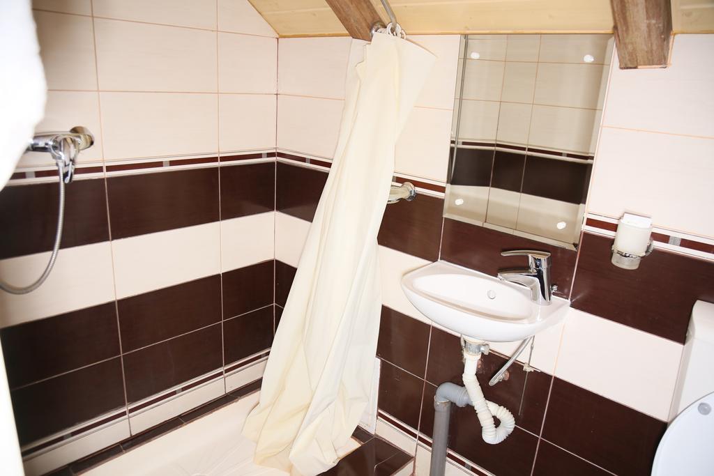 Hotel Zara Roman Buitenkant foto
