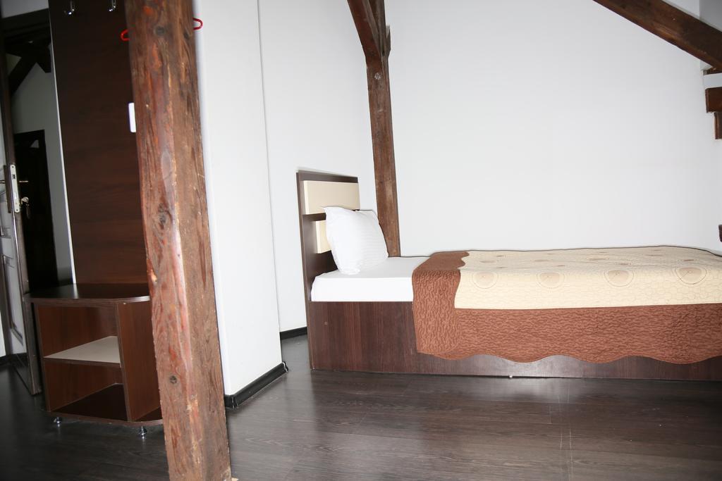 Hotel Zara Roman Buitenkant foto