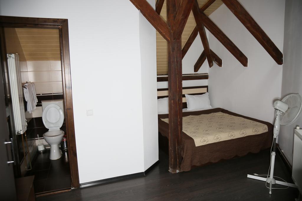 Hotel Zara Roman Buitenkant foto