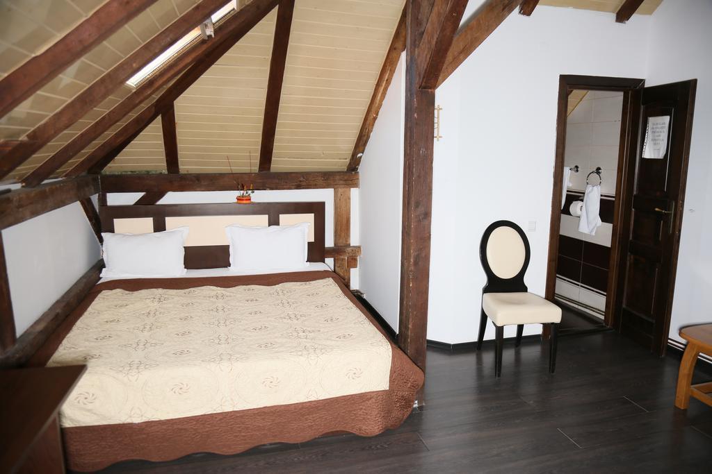 Hotel Zara Roman Buitenkant foto