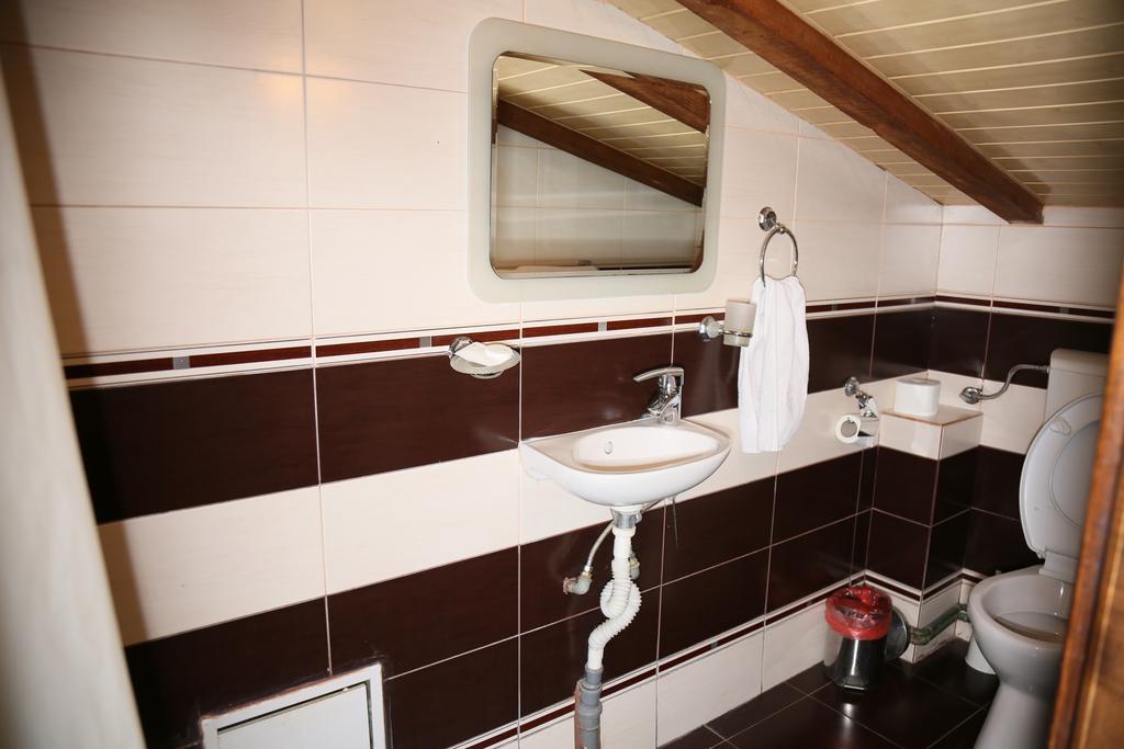 Hotel Zara Roman Buitenkant foto