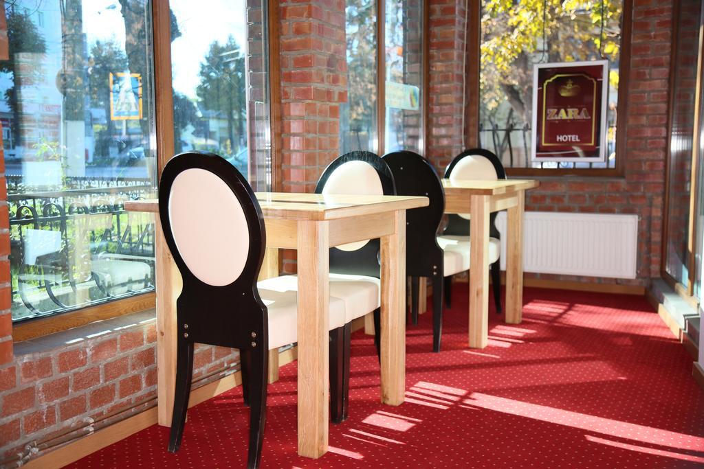 Hotel Zara Roman Buitenkant foto