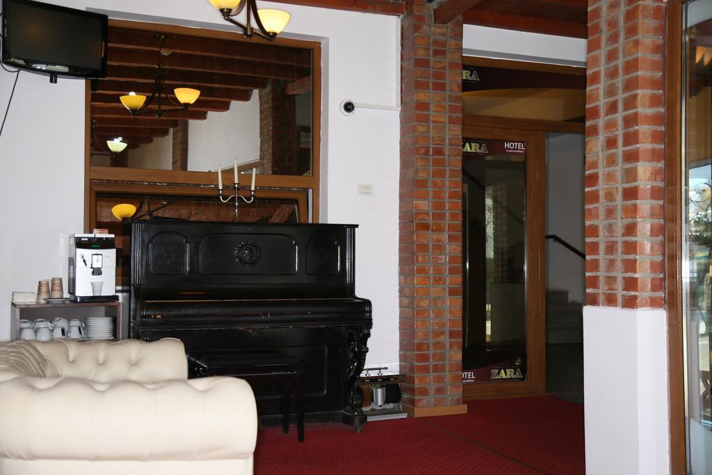 Hotel Zara Roman Buitenkant foto